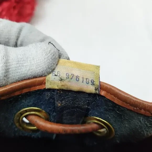 Dooney & Bourke Black Pebbled Leather Drawstring Crossbody Bag - Made in USA - Picture 12 of 16